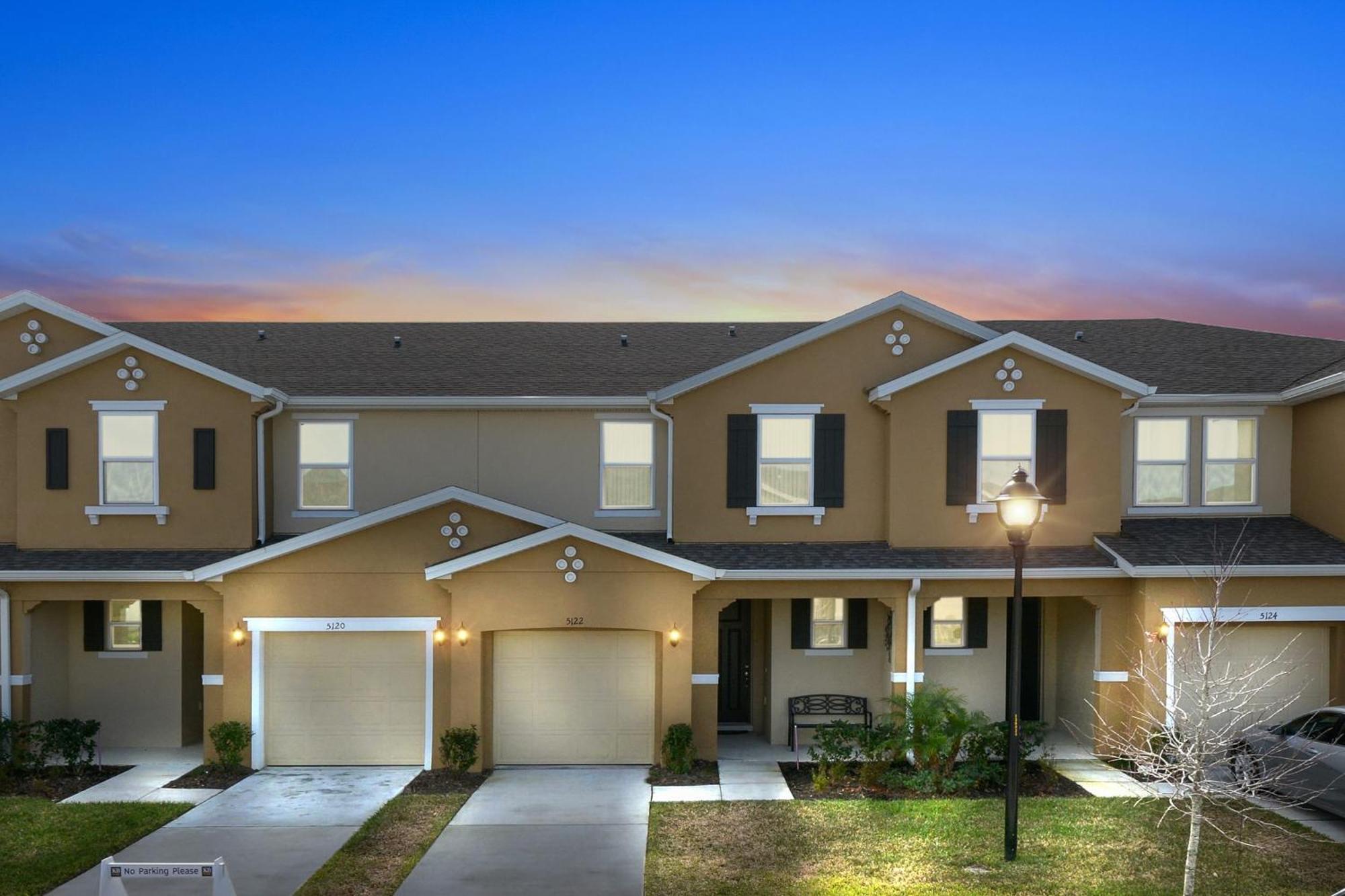 Four Bedrooms Townhome 5122 كيسيمي المظهر الخارجي الصورة
